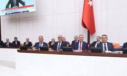 Saadet-Gelecek Grubu Genel Kurul'da Komisyon Sıralarında Oturmaya Başladı