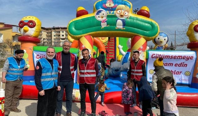 Saadet Partisi İnegöl İlçe Başkanlığı, Depremzede Çocuklar İçin Oyun Parkı Kurdu